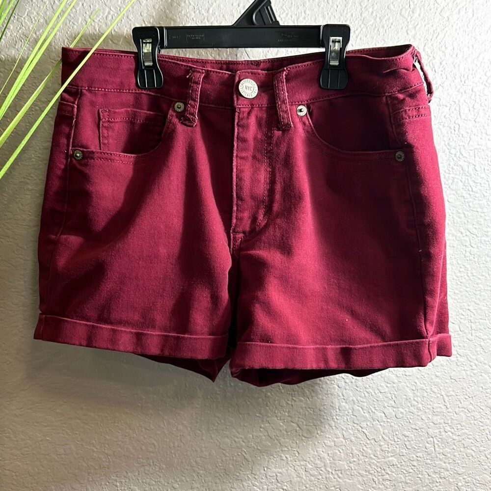 B6/2 Aeropostale womens High waisted, mini burgundy shorts, size 2
